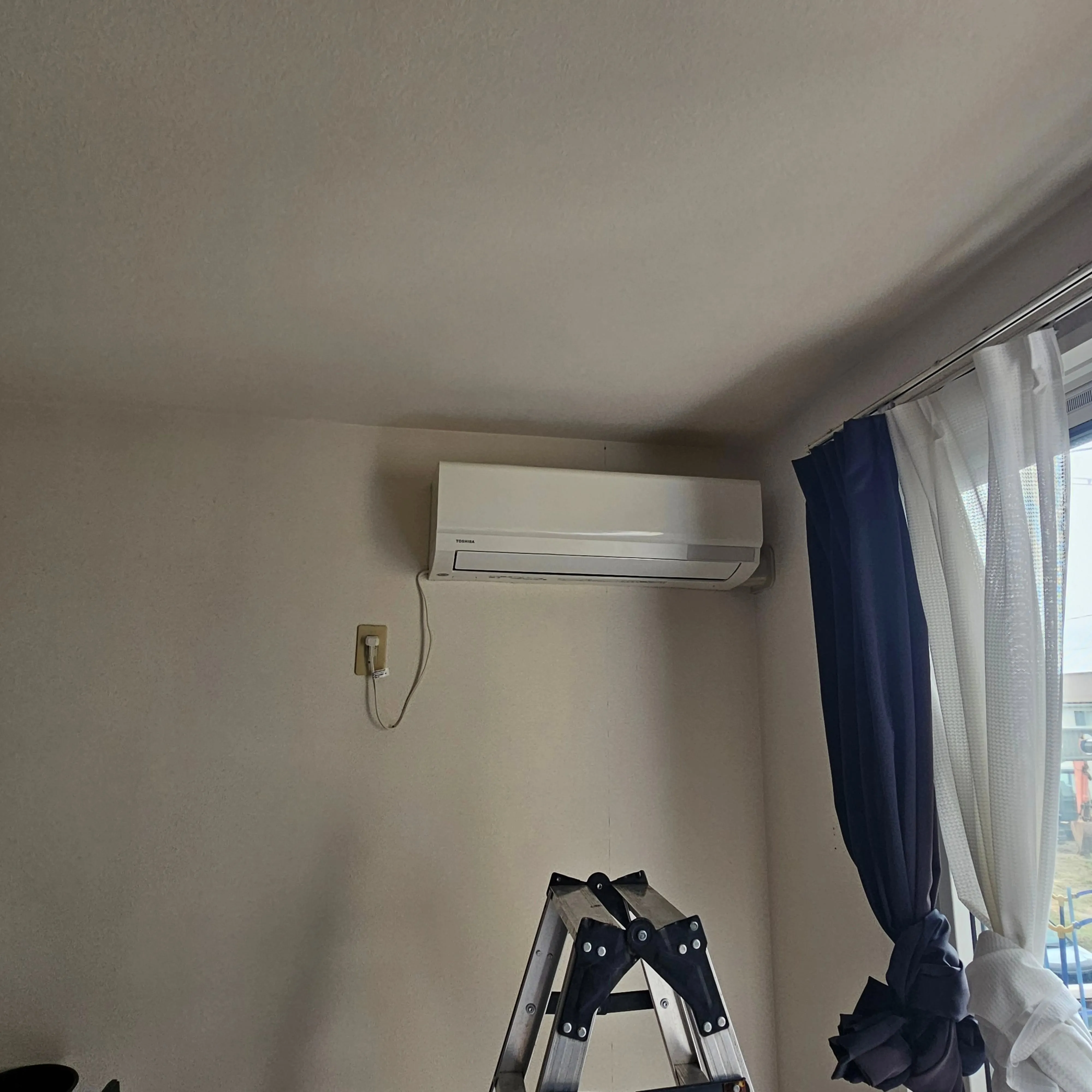 電気ですかー! 久しぶりのエアコンクリーニング